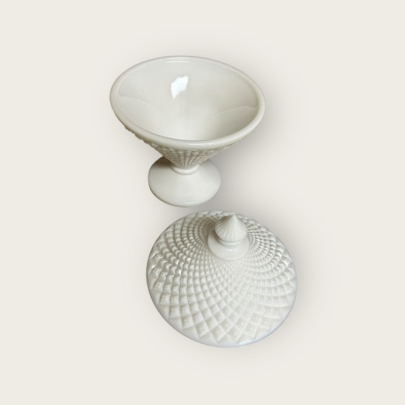 Vintage MCM Westmorland White Diamond Milk Glass Covered Pedestal Candy Dish - Picture 2 of 5